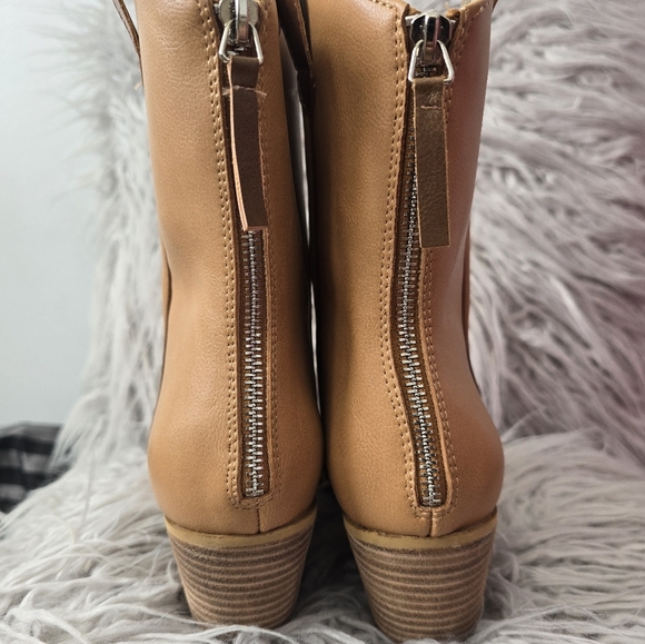 Oasis Society  Women's Tan Ankle Boots - Picture 3 of 12